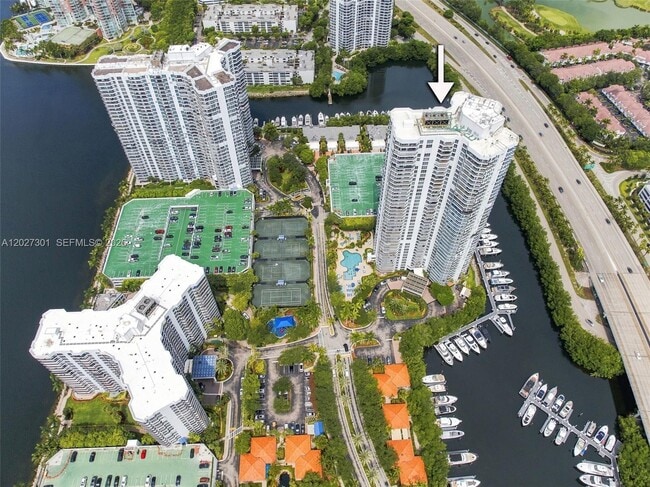 Building Photo - 3500 Mystic Pointe Dr