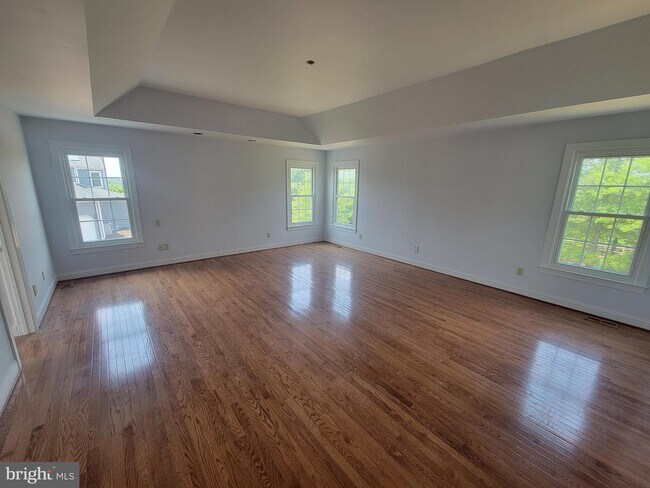 Building Photo - 12 Foxview Cir