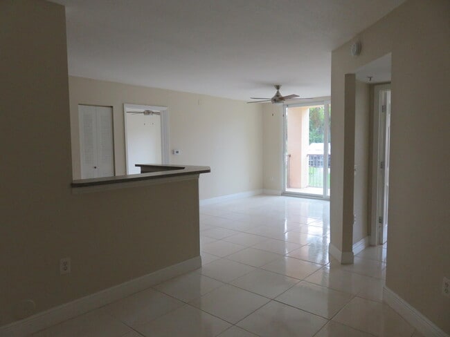 Building Photo - 1103 Villa Cir