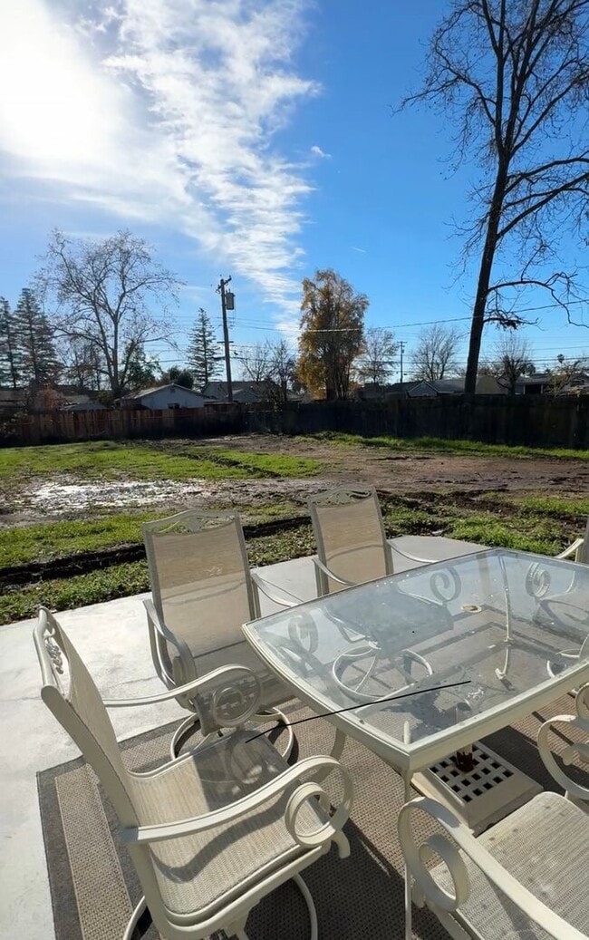 Building Photo - Remodeled 3BD/1BA Single-Family Home – Mov...