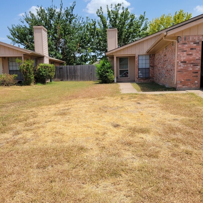 Primary Photo - 5806 Silver Sage Dr