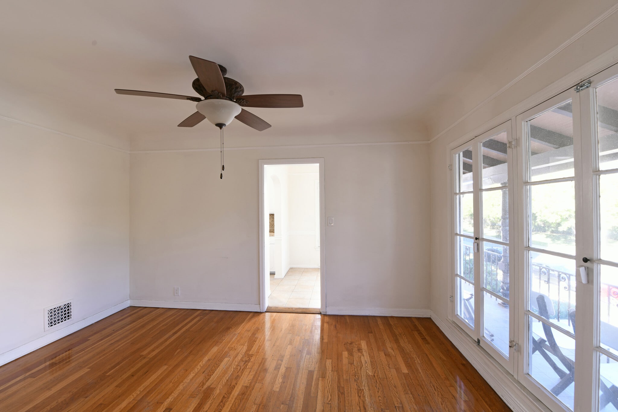 Building Photo - 913 Le Doux Rd