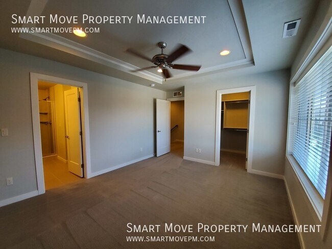 Building Photo - Executive East Boise Townhome on the Green...