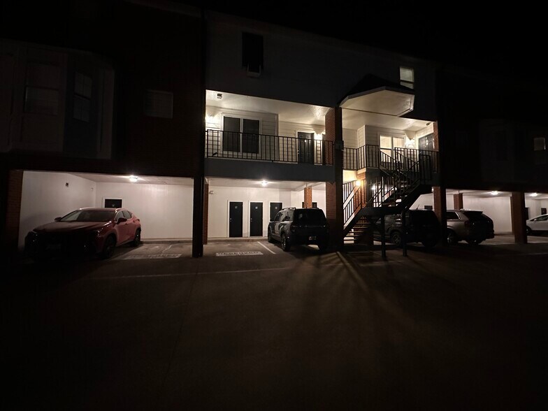 Building Photo - 600 Bagby Ave