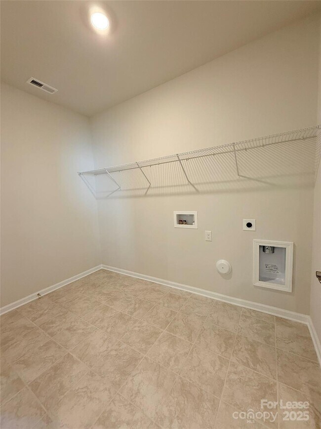 Building Photo - 6436 Fairfax Ct