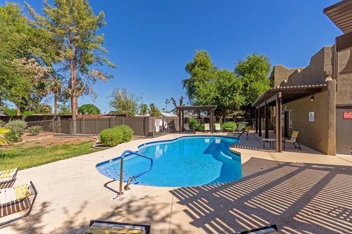 Building Photo - 1718 W Colter St