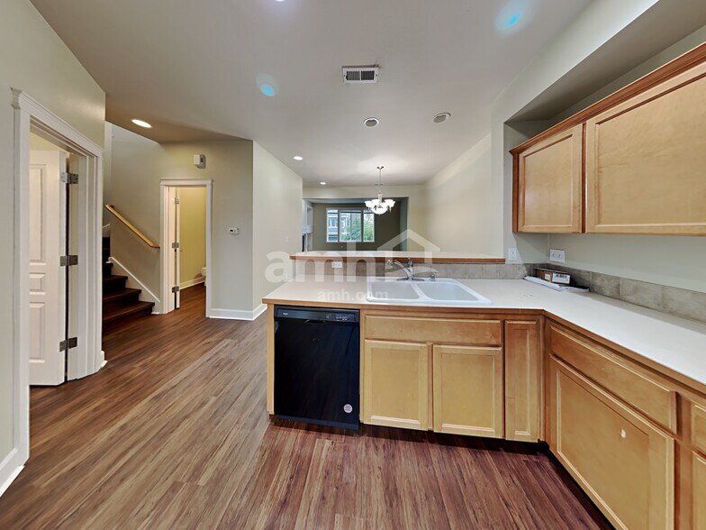 Building Photo - 129 Wild Rose St