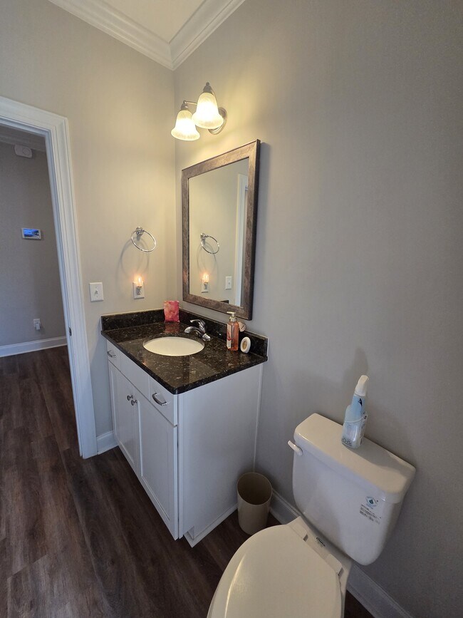Building Photo - 2105 Thornbury Cove