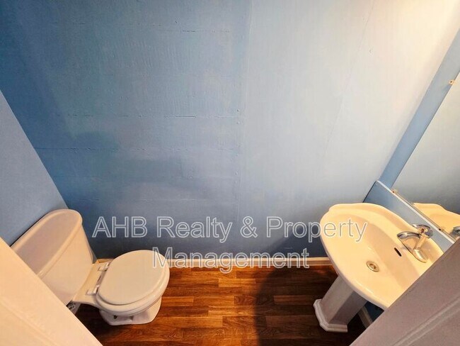 Building Photo - 914 Stokes St