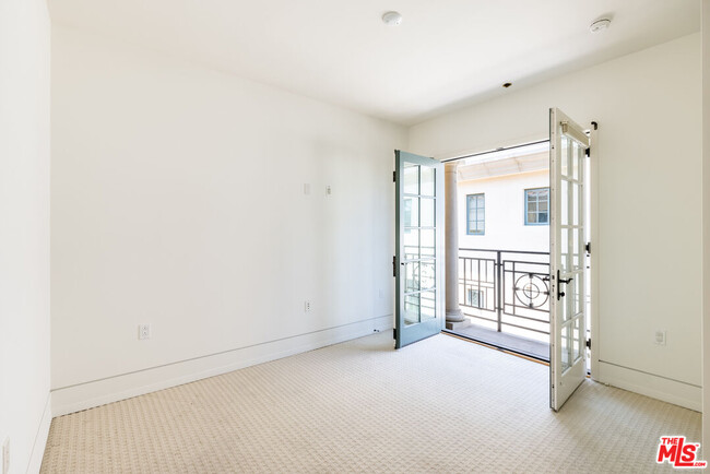 Building Photo - 227 S Hamilton Dr
