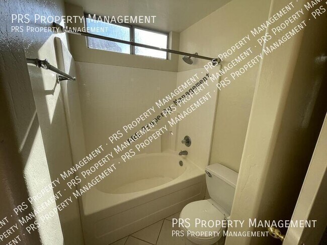 Building Photo - 837 E Glenmere Dr