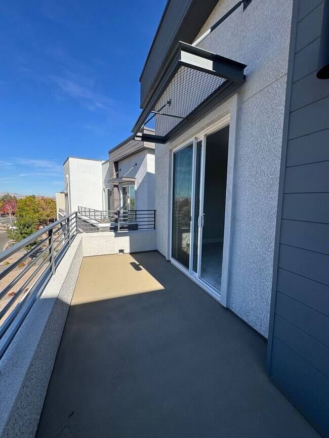 Building Photo - 1521 Golf Club Dr