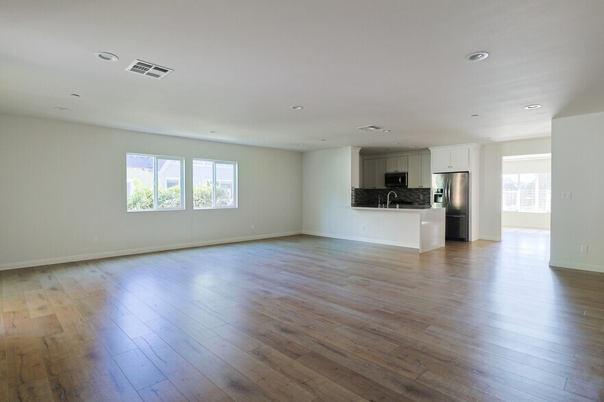 Building Photo - 844 N Lima St