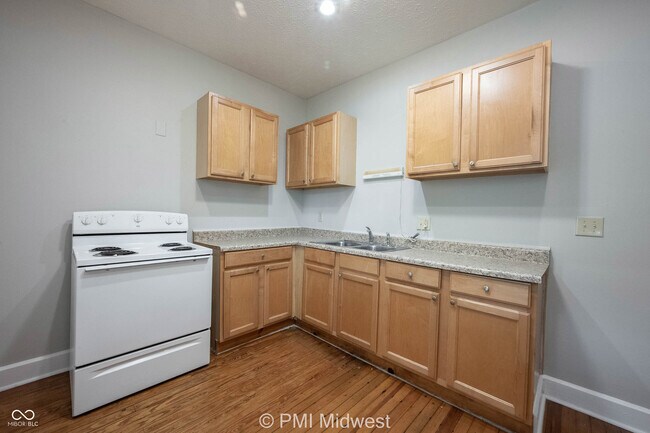Building Photo - 411 W 40th St