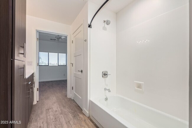 Building Photo - 2063 E Lemon St