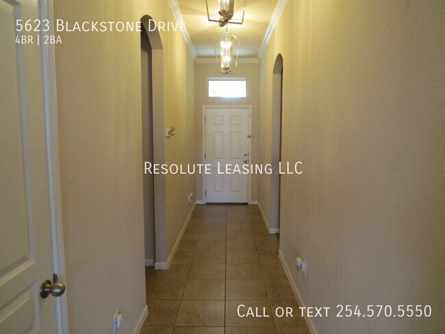 Building Photo - 5623 Blackstone Dr