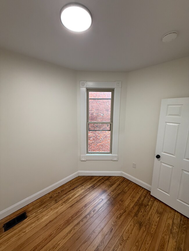 Building Photo - 433 Hanford St