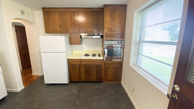 Kitchen - 227 W Dunklin St