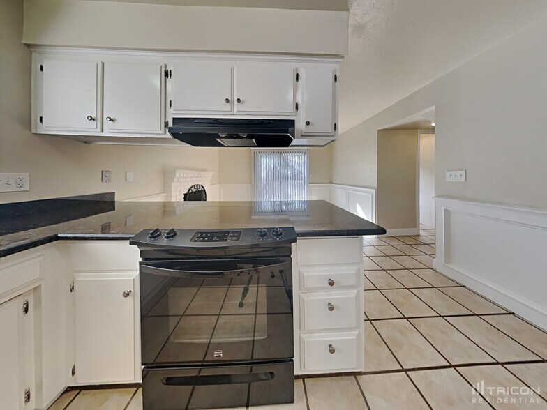 Building Photo - 62 S Lake Dr
