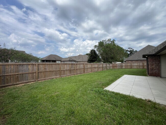 Building Photo - 7335 Oak View Dr.
