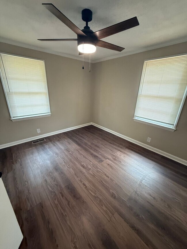 Building Photo - New on Newberg