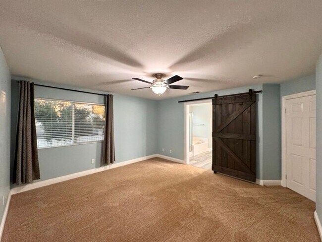 Building Photo - Beautiful 4 Bedroom Murrieta Home with Sol...