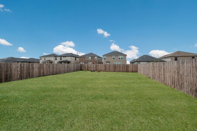 Building Photo - Comfort Meets Convenience in a Well-Located Home