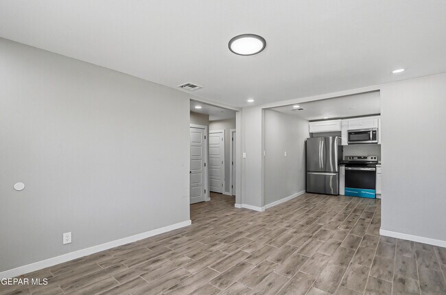 Building Photo - 10752 Mellward Rd