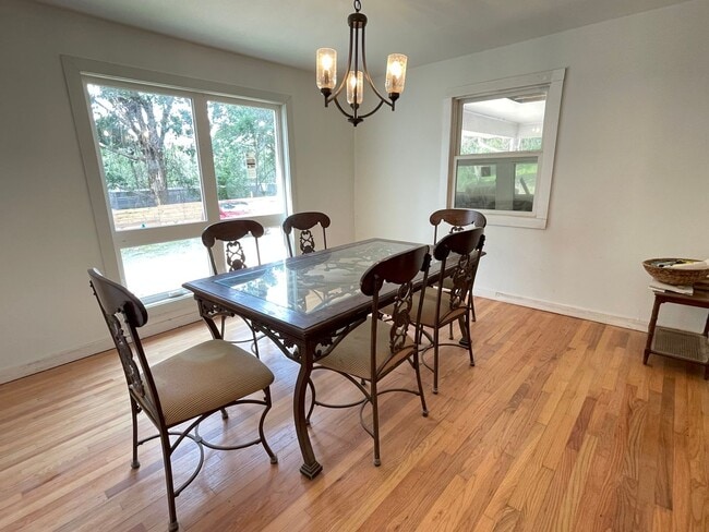 Building Photo - Big and Beautiful House with attached 1br ...