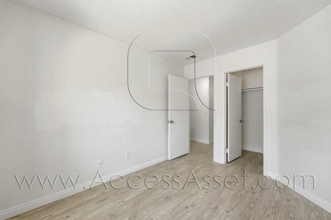 Building Photo - 15630 Half Moon Dr