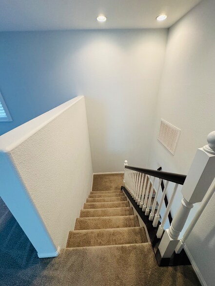 Building Photo - 1460 Mockingbird Ct