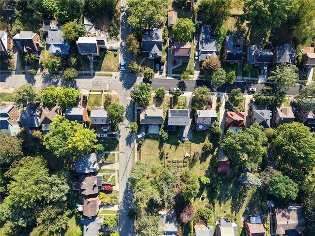 Building Photo - 261 Catalpa Pl