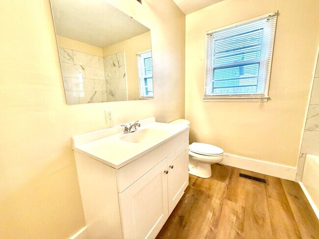 Building Photo - Nice brick home located on corner lot in Athens City!