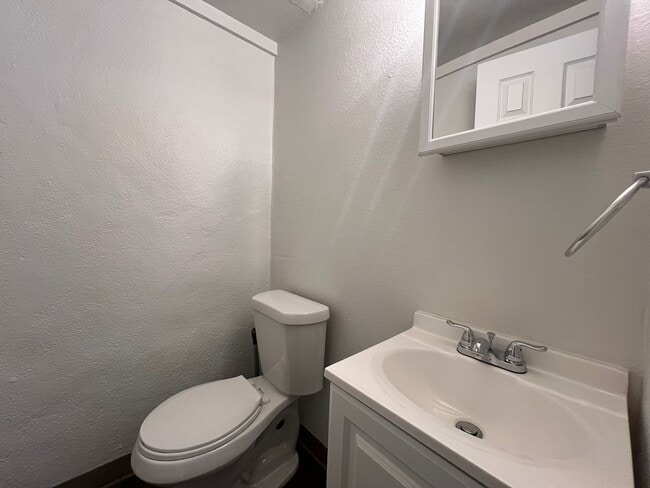Building Photo - Cozy 1 Bed 1 Bath Apartment