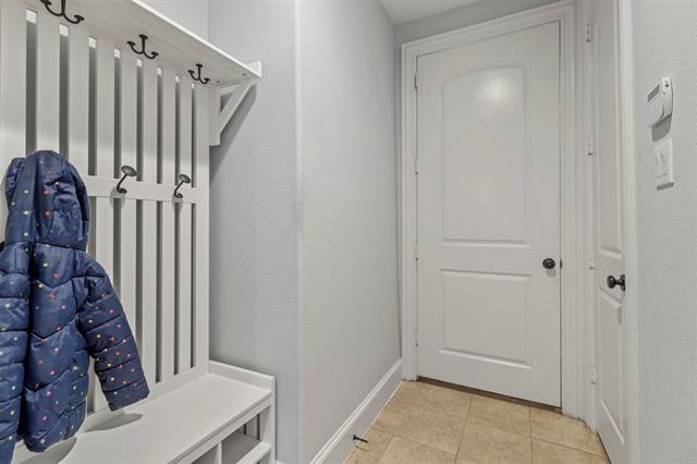 Building Photo - 627 Senda
