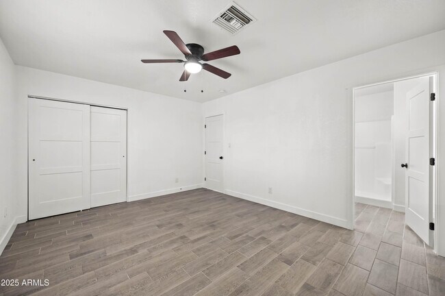 Building Photo - 10947 W Mohave St