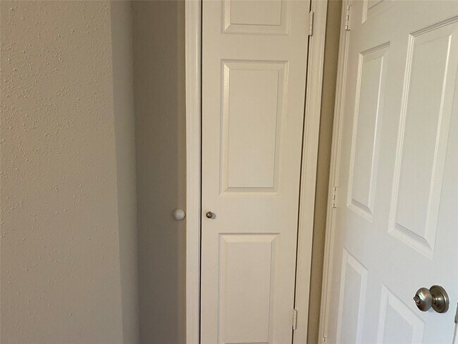 Building Photo - 2415 Poco Dr