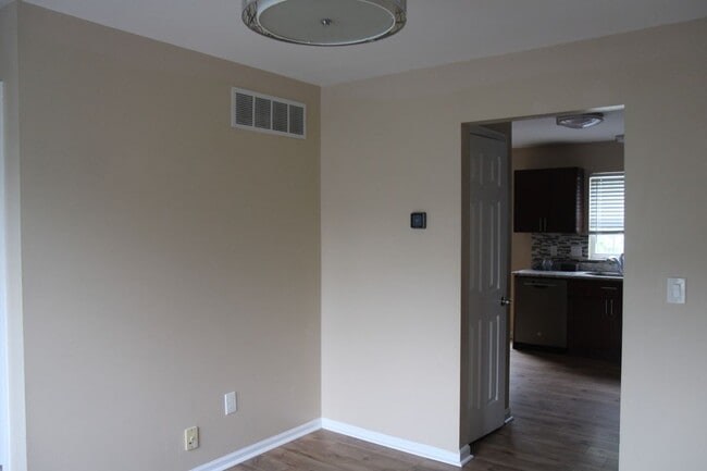 Building Photo - 2907 Bentbrook Dr