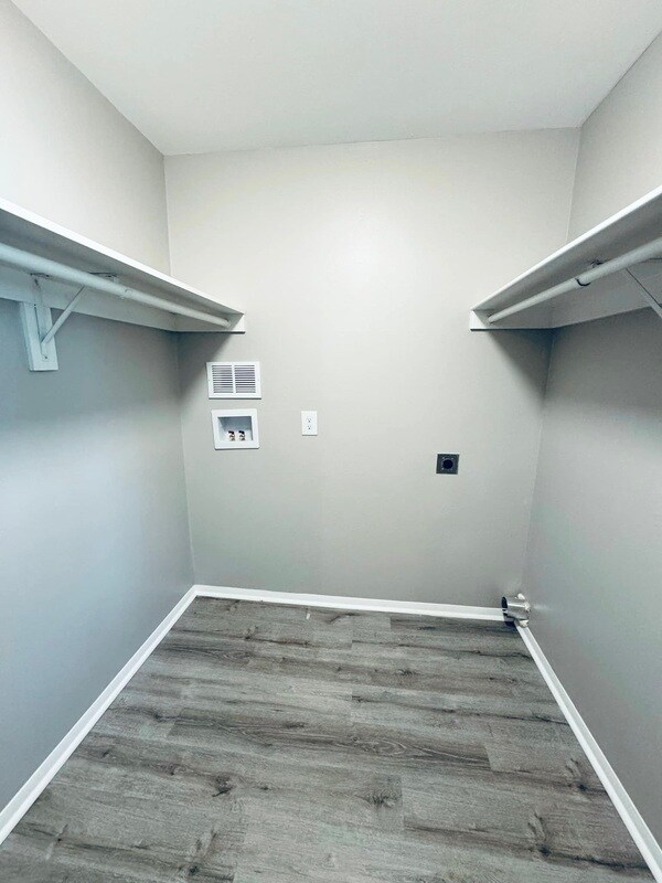 Building Photo - 1208 Schaub Dr