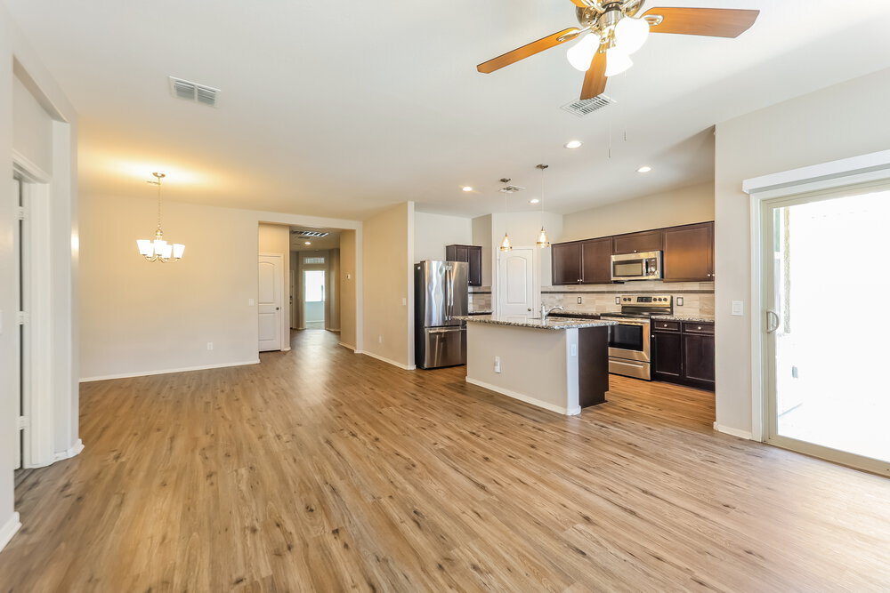 Building Photo - 2444 W Tamarisk Ave