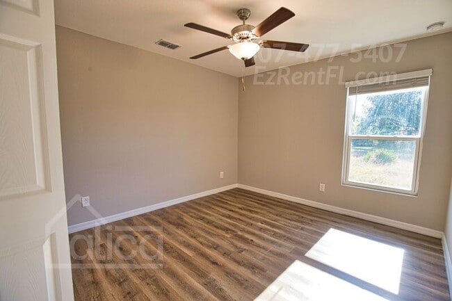 Building Photo - 121 Parish Dr