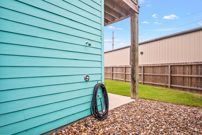 Building Photo - 100 Port Isabel St