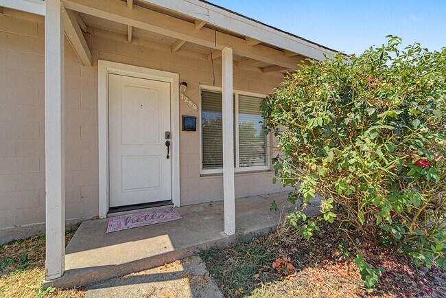 Building Photo - 1258 Rosemary Ln