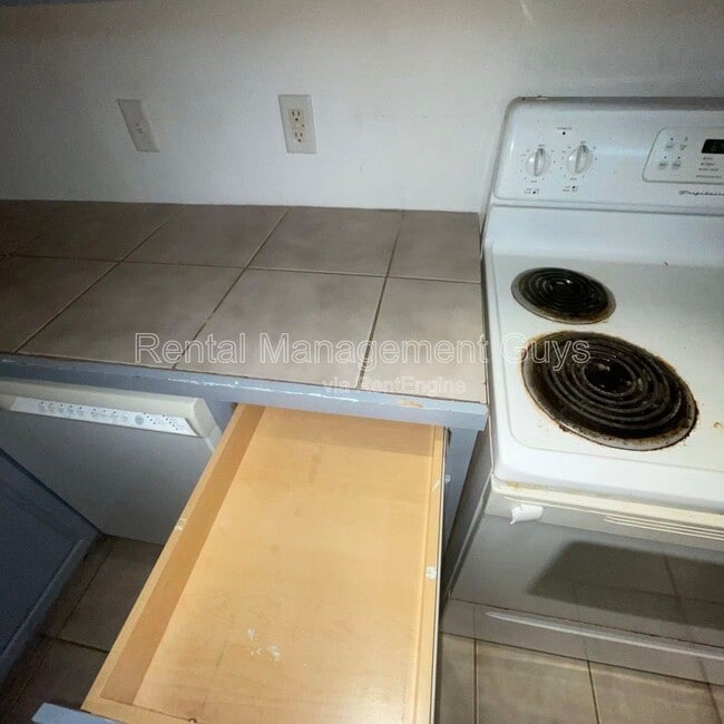 Building Photo - 2021 3rd Ave S