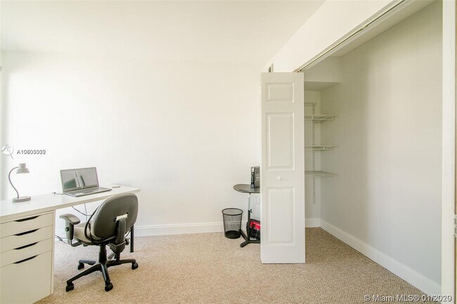 Building Photo - 9030 SW 125th Ave
