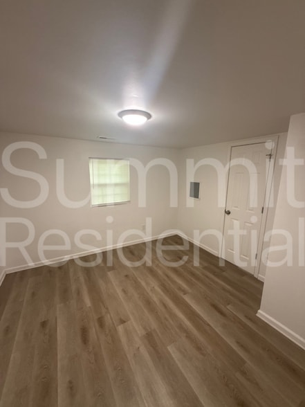 Building Photo - 604 Betty St