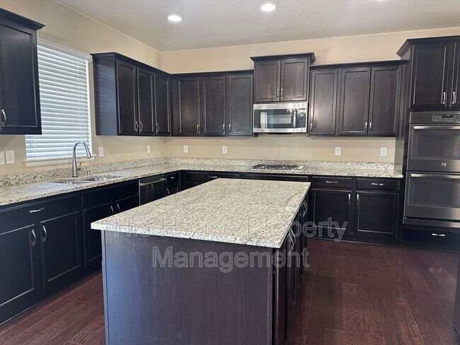 Building Photo - 2122 Longfin Ct