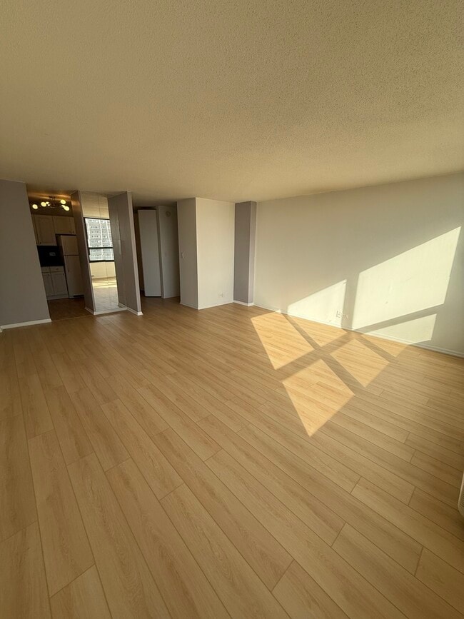 Building Photo - 5100 N Marine Dr