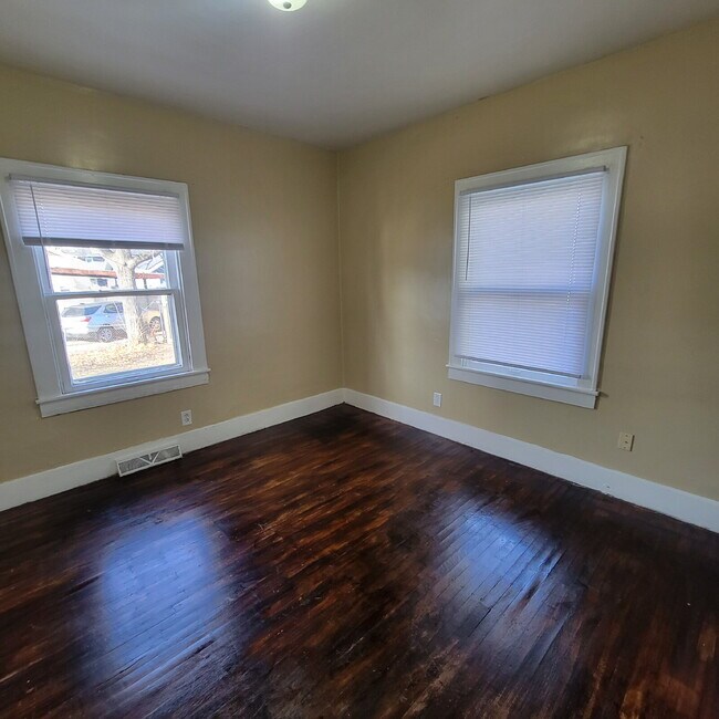 Building Photo - Near West / Bike to Downtown