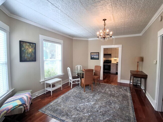 Building Photo - 2321 Elm St